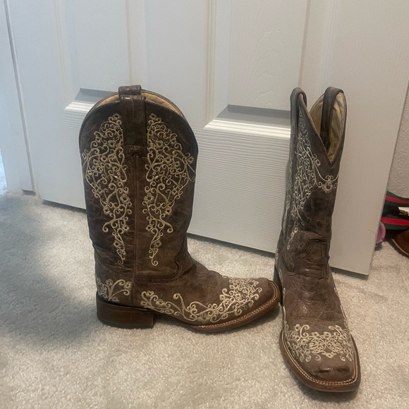 Beautiful Cowboy boots - Picture 4 of 9